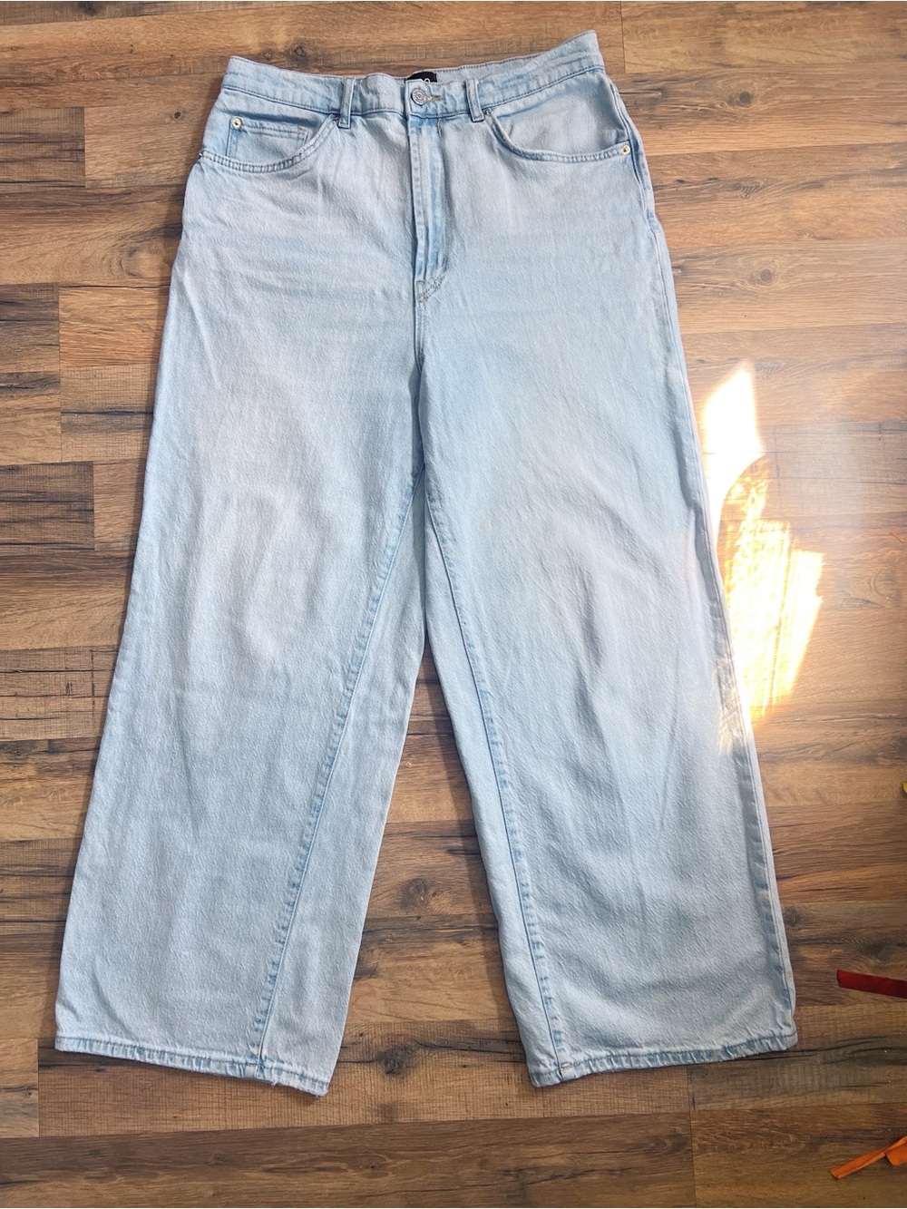 Urban Outfitters BDG High and Wide Light Wash Wide Leg Jeans 31”